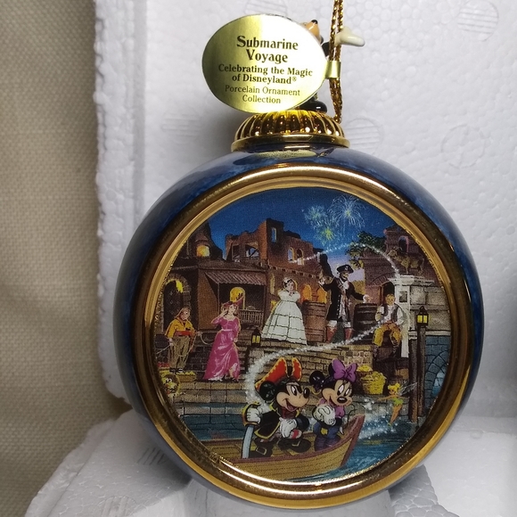 Error Pair of Bradford Editions Disney Mickey Mouse Porcelain Ornaments - Picture 6 of 10